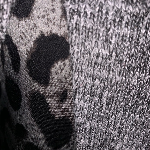 Grey leopard print split back shirt size large - Picture 7 of 7